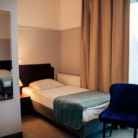 Hotel Kuracyjny Spa & Wellness กดิเนีย ภายนอก รูปภาพ
