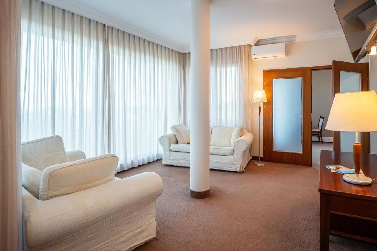 Hotel Kuracyjny Spa & Wellness กดิเนีย ภายนอก รูปภาพ