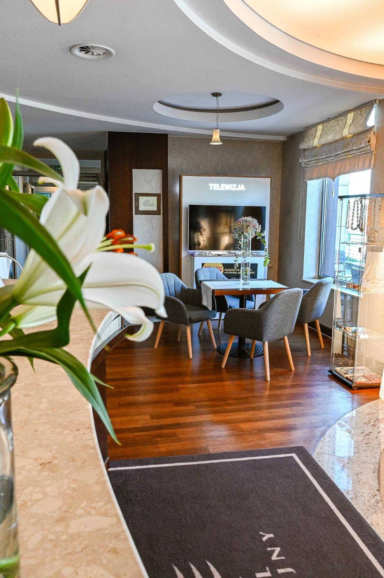 Hotel Kuracyjny Spa & Wellness กดิเนีย ภายนอก รูปภาพ