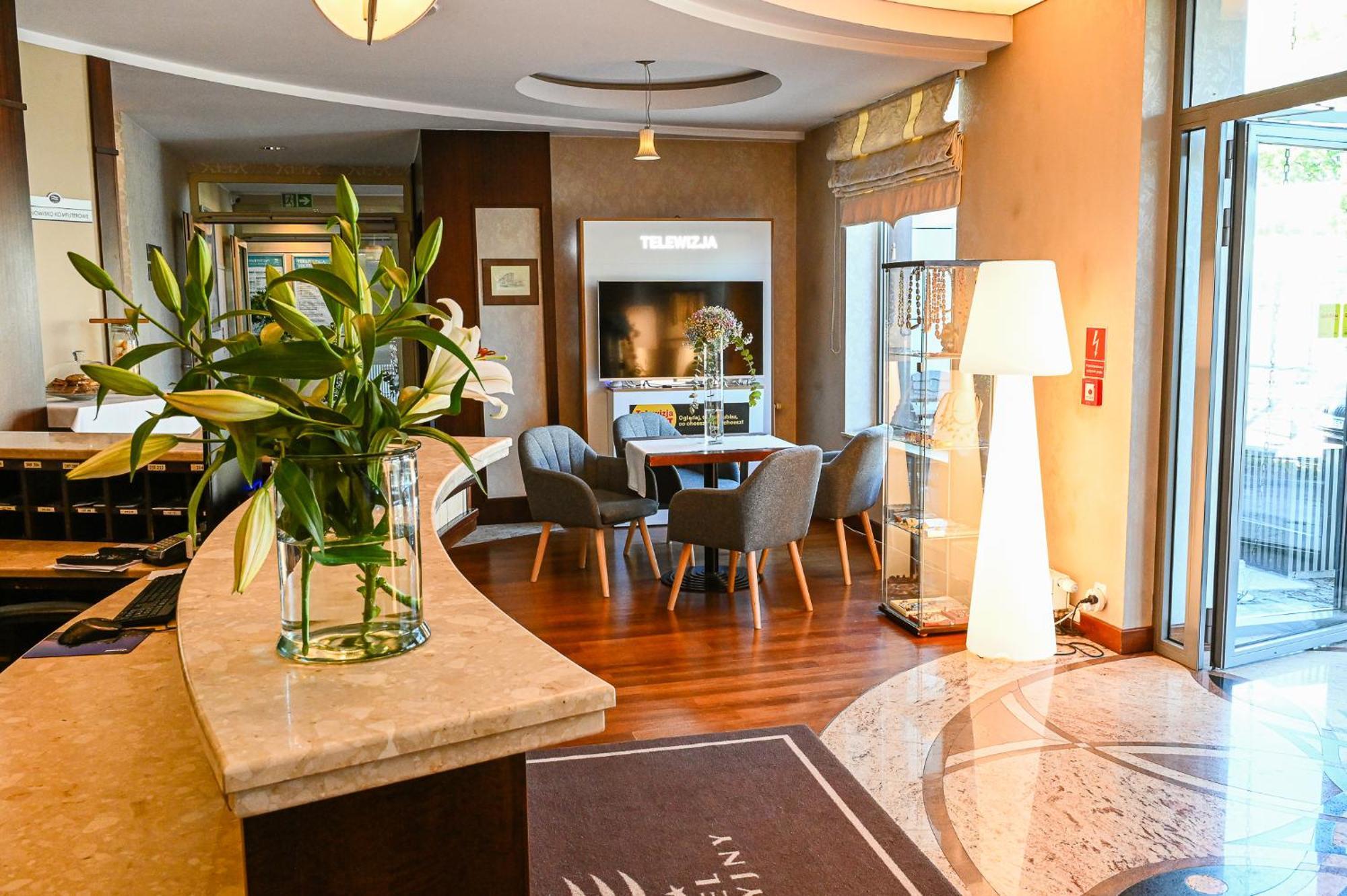 Hotel Kuracyjny Spa & Wellness กดิเนีย ภายนอก รูปภาพ