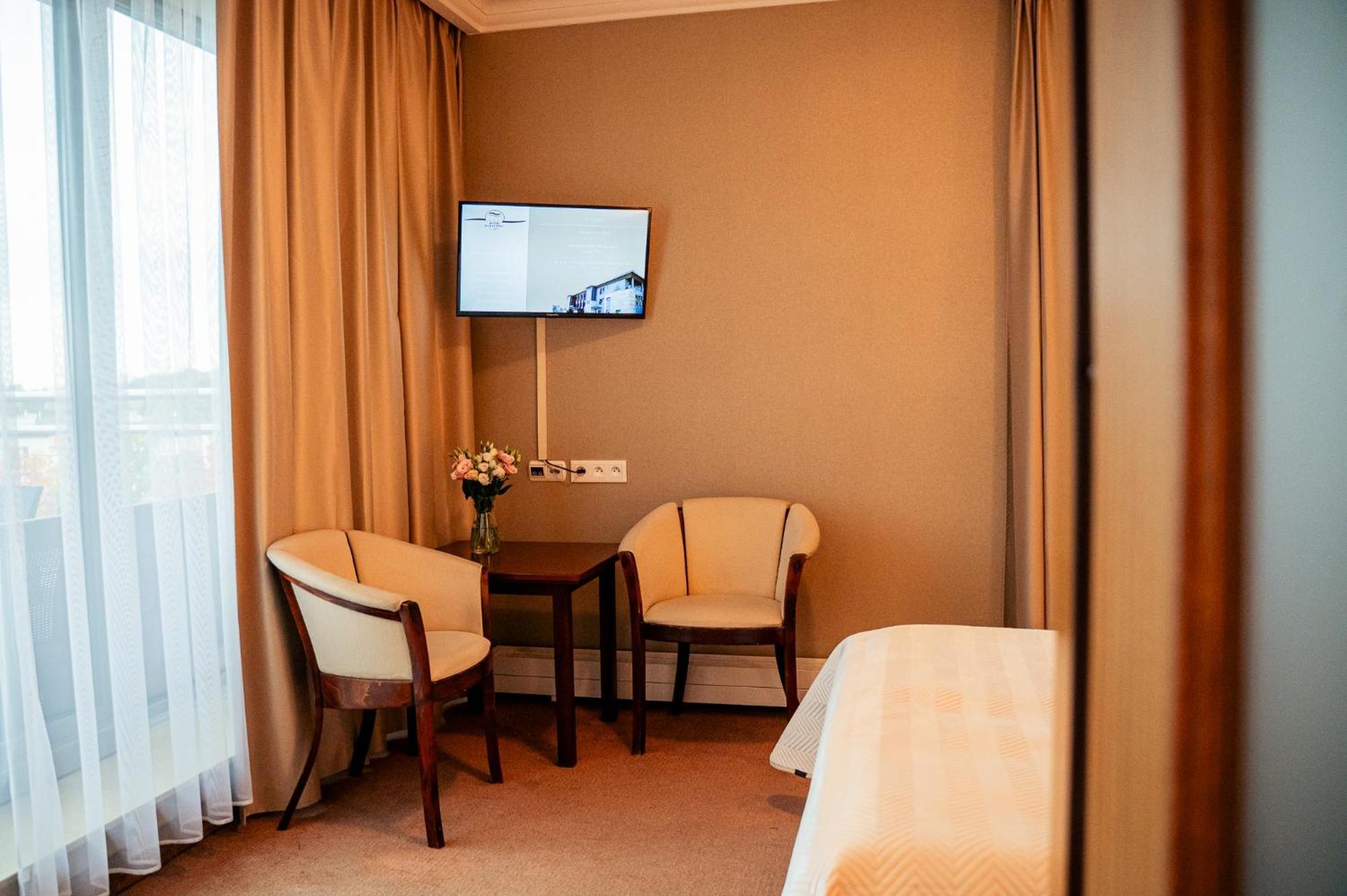 Hotel Kuracyjny Spa & Wellness กดิเนีย ภายนอก รูปภาพ