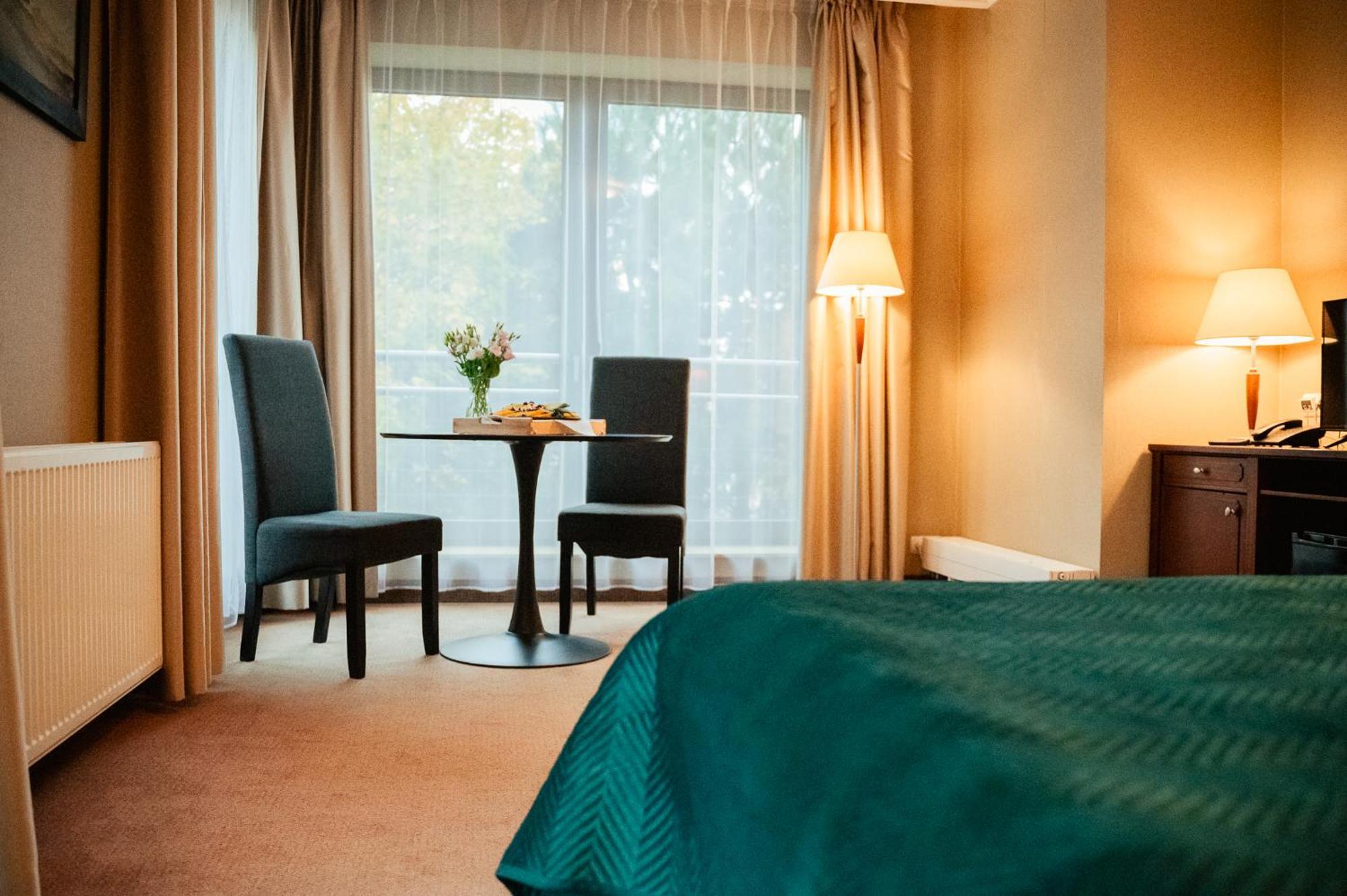 Hotel Kuracyjny Spa & Wellness กดิเนีย ภายนอก รูปภาพ