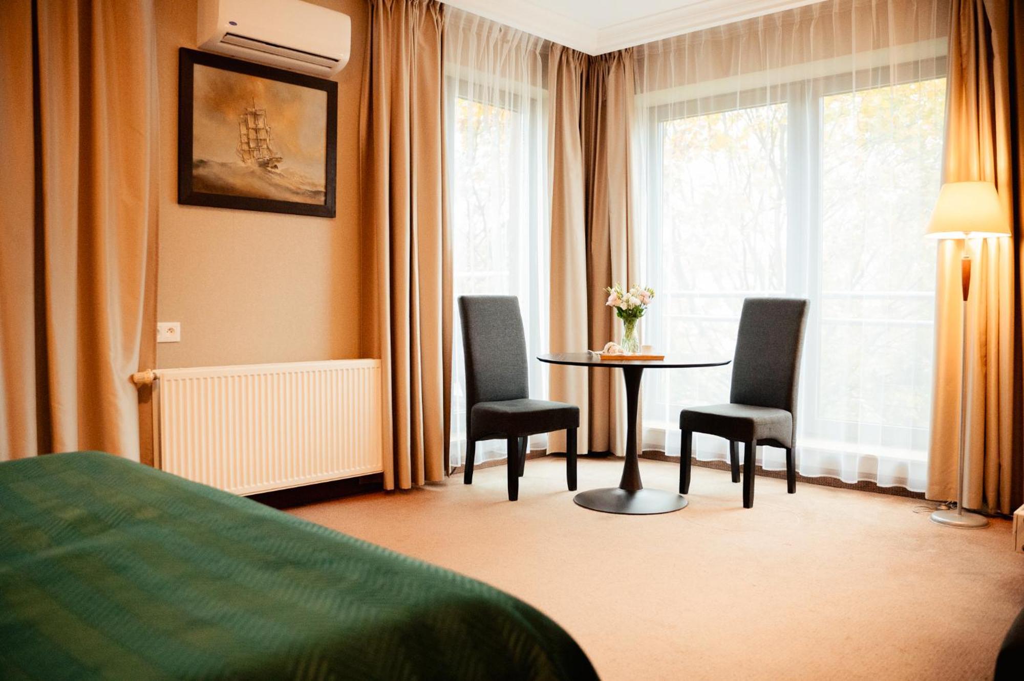 Hotel Kuracyjny Spa & Wellness กดิเนีย ภายนอก รูปภาพ