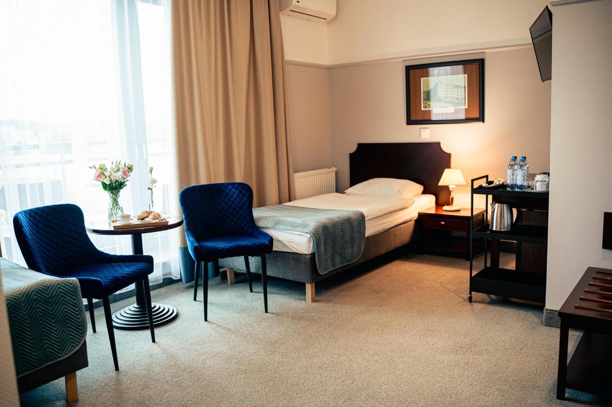 Hotel Kuracyjny Spa & Wellness กดิเนีย ภายนอก รูปภาพ