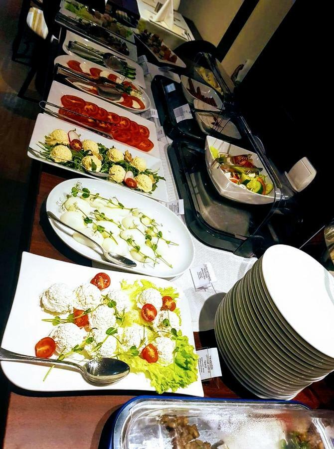Hotel Kuracyjny Spa & Wellness กดิเนีย ภายนอก รูปภาพ